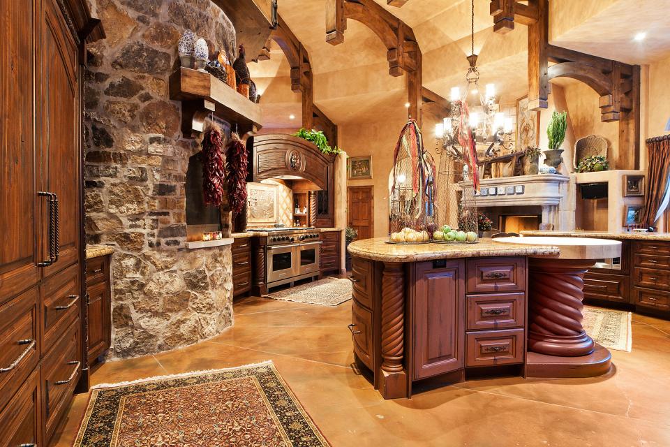 Luxury Tuscan Kitchen Design